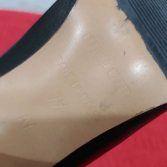 Elegant Black Leather Knee-High Boots - Picture 6 of 6